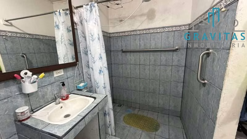 Venta de casa en Desamparados con apartamento y locales, 462m2 ID 2048