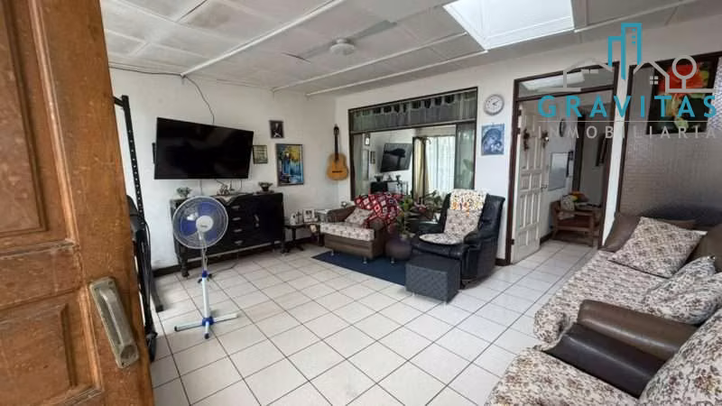 Venta de casa en Desamparados con apartamento y locales, 462m2 ID 2048