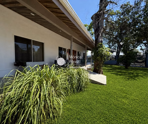 CASA DE PLAYA CON PISCINA EN VENTA