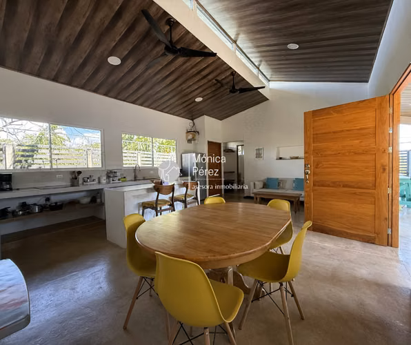 CASA DE PLAYA CON PISCINA EN VENTA