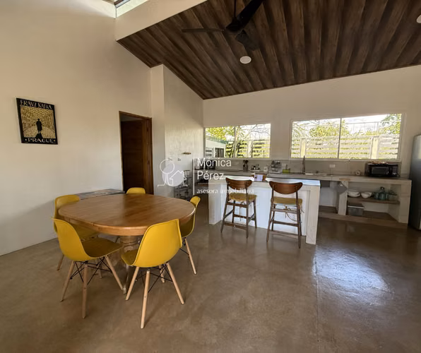 CASA DE PLAYA CON PISCINA EN VENTA