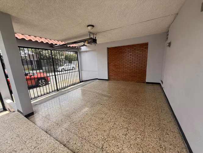 SE ALQUILA CASA EN RESIDENCIAL MANSIONES DE ROBLEDAL LA URUCA - Imagen 15