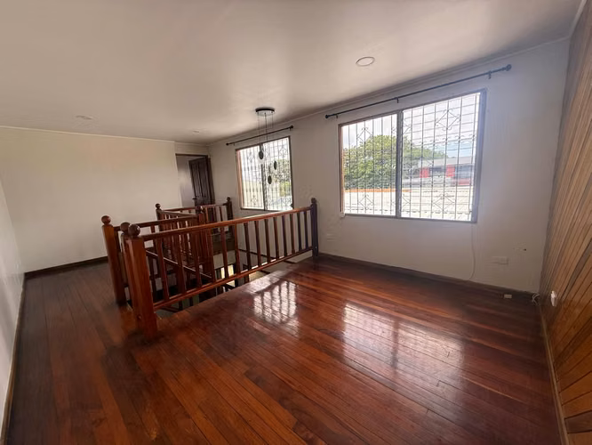 SE ALQUILA CASA EN RESIDENCIAL MANSIONES DE ROBLEDAL LA URUCA - Imagen 8