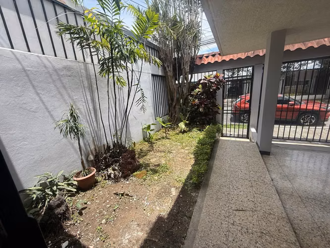 SE ALQUILA CASA EN RESIDENCIAL MANSIONES DE ROBLEDAL LA URUCA - Imagen 14