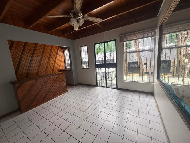SE ALQUILA CASA EN RESIDENCIAL MANSIONES DE ROBLEDAL LA URUCA - Imagen 3