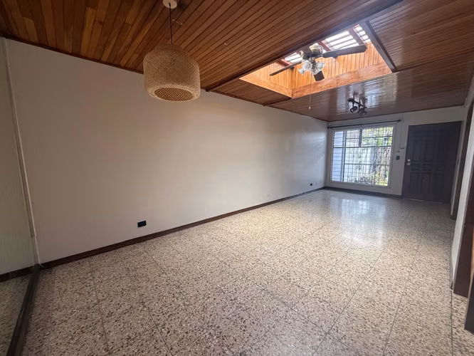 SE ALQUILA CASA EN RESIDENCIAL MANSIONES DE ROBLEDAL LA URUCA - Imagen 7