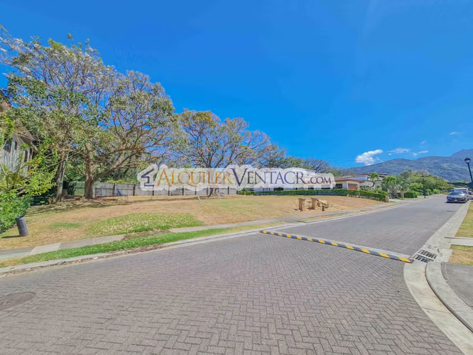 LA HACIENDA DEL BOSQUE SANTA ANA RIO ORO! LOTE PLANO DE 843 M2 - Imagen 5