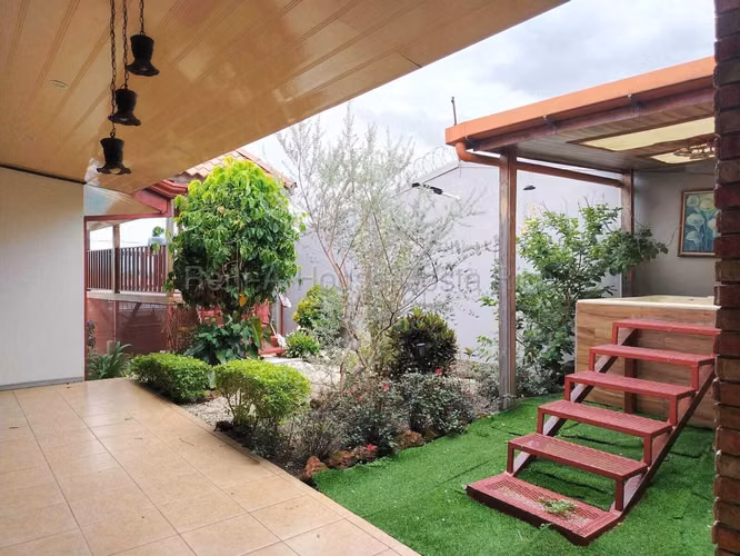Casa en Venta en Mercedes Norte de Heredia - Espaciosa Una Planta con Jardines y Área Social - Imagen 19