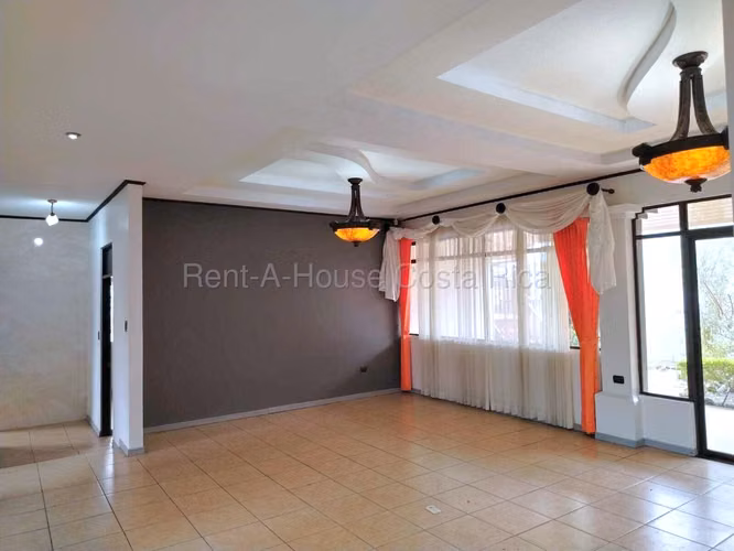 Casa en Venta en Mercedes Norte de Heredia - Espaciosa Una Planta con Jardines y Área Social - Imagen 6