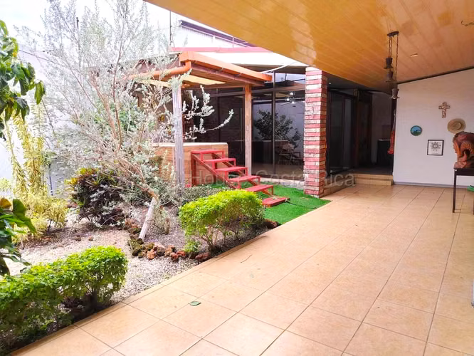 Casa en Venta en Mercedes Norte de Heredia - Espaciosa Una Planta con Jardines y Área Social - Imagen 20