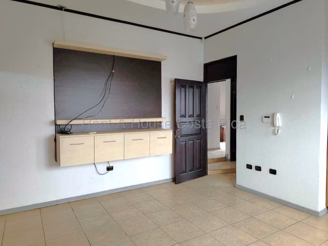 Casa en Venta en Mercedes Norte de Heredia - Espaciosa Una Planta con Jardines y Área Social - Imagen 12