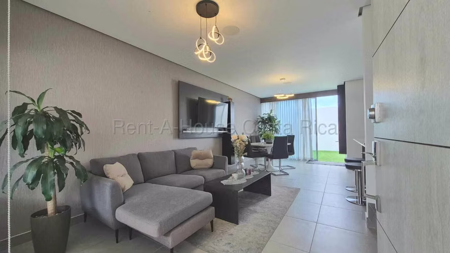 Venta de casa con ubicación privilegiada en Santo Domingo de Heredia - Imagen 1