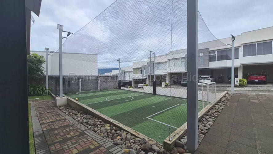 Venta de casa con ubicación privilegiada en Santo Domingo de Heredia - Imagen 18