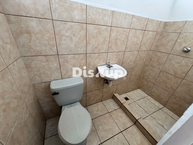 Amplio apartamento u oficina. 3 hab. y patio. Barrio Escalante - Imagen 18