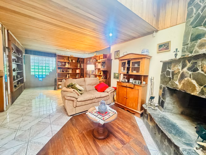 Venta de propiedad con uso de suelo mixto, sobre calle principal Sabanilla 43463 - Imagen 4