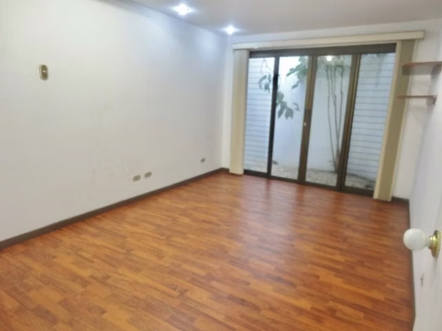 Rohrmoser Se Alquila Hermosa casa de 1 planta Lindo Jardín - Imagen 11