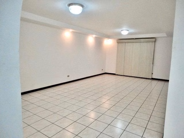 Rohrmoser Se Alquila Hermosa casa de 1 planta Lindo Jardín - Imagen 3