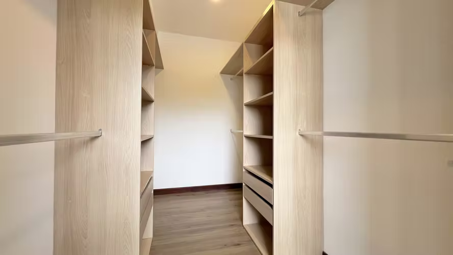 Penthouse en condominio Escazú con 243 m², balcón y vista - Imagen 10