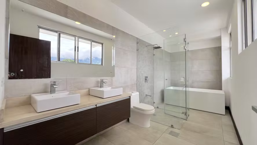Penthouse en condominio Escazú con 243 m², balcón y vista - Imagen 9