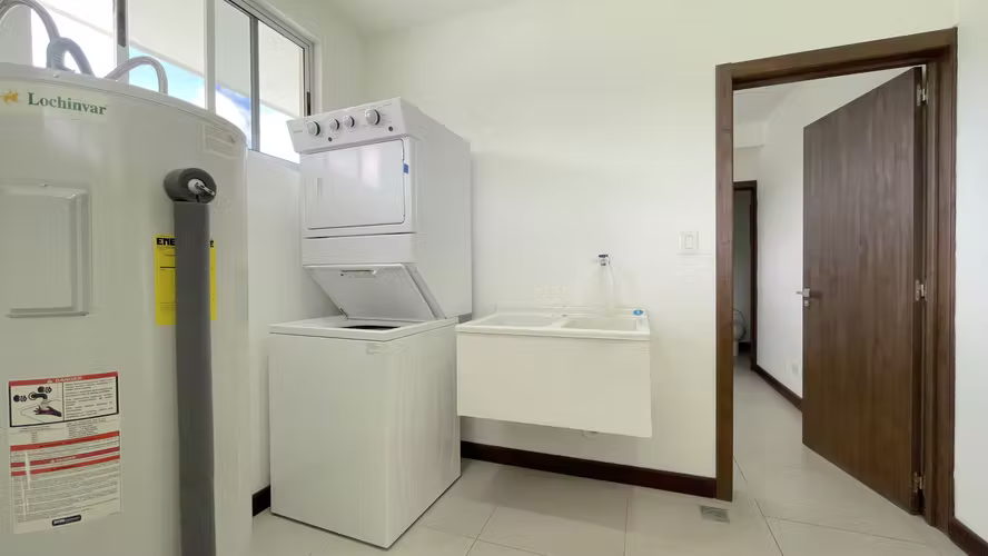 Penthouse en condominio Escazú con 243 m², balcón y vista - Imagen 14