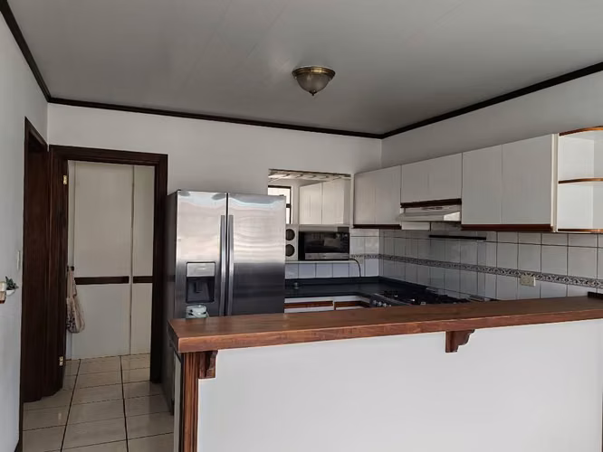 Alquiler apartamento 2da planta amplio acogedor Curridabat