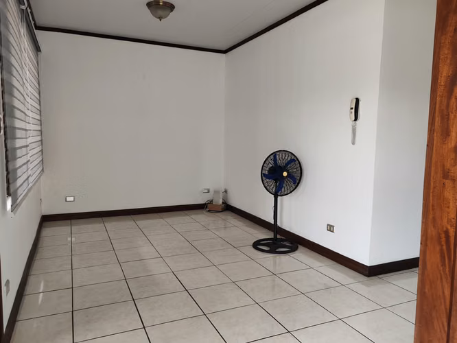 Alquiler apartamento 2da planta amplio acogedor Curridabat - Imagen 6