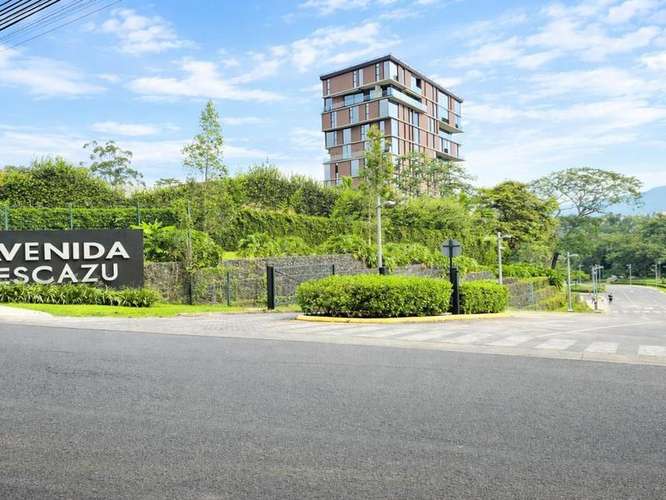 Condominio Luminoso en Avenida Escazú con Gran Balcón y Vista al Parque – Oportunidad Única, Precio para Vender ID27099 - Imagen 1