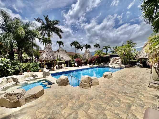 POZOS SANTA ANA! Cozy One-Story 2Bdr Townhouse for Rent with Terrace