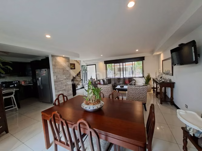 Venta de casa en condominio en Santa Ana centro  - Imagen 1
