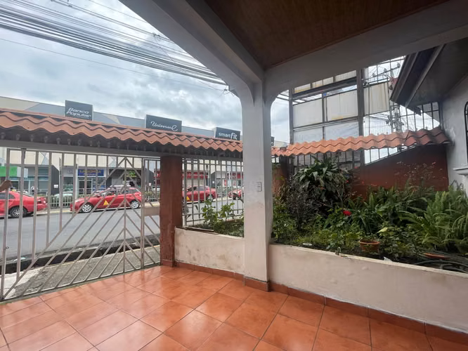 CASA FRENTE A MULTICENTRO DESAMPARADOS - Imagen 5