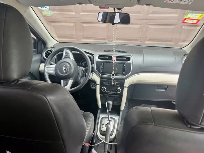 TOYOTA RUSH  En excelentes condiciones y bajo kilometraje. Uso familiar en San José. Mantenimiento de agencia - Imagen 3