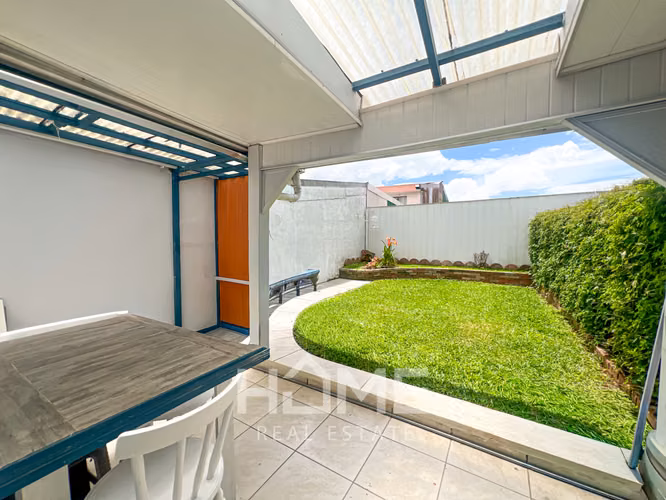 Casa en alquiler en Coronado cerca del Banco Nacional