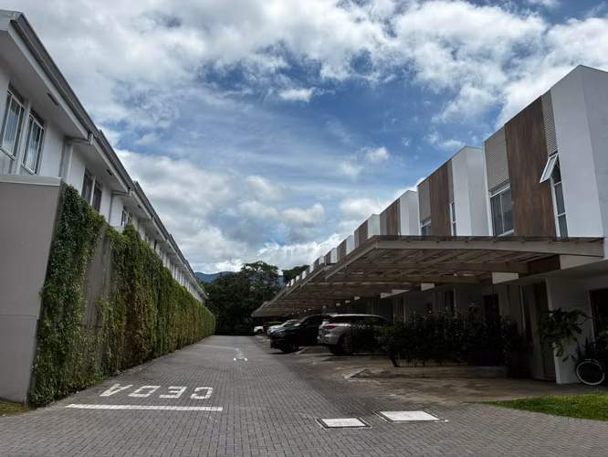  Casa en Alquiler en Santa Ana | 3 Habitaciones, Jardín y Excelente Ubicación - Imagen 8