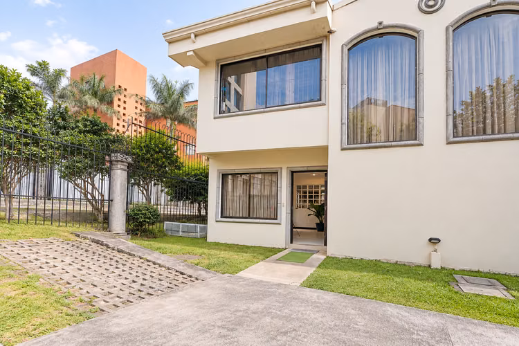 Casa en Venta en Guachipelín Escazú | Condominio Kabulia 2 Hab-VH