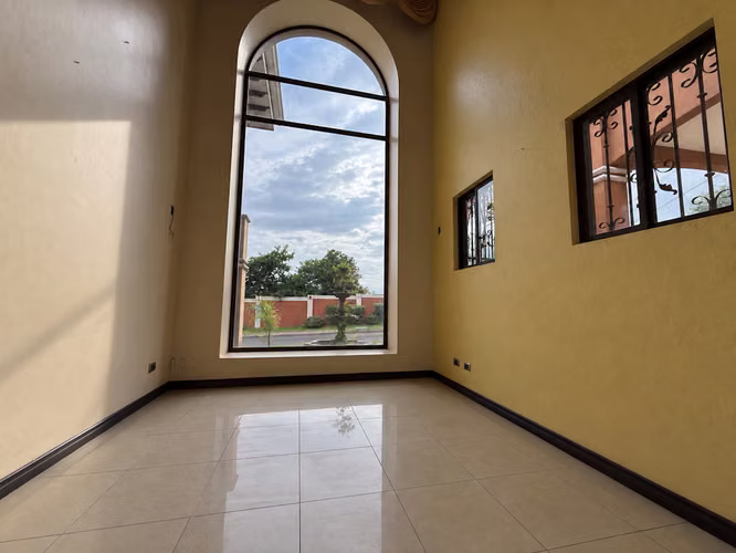 Venta de casa en Exclusivo Condominio - Remate Bancario! - Imagen 3