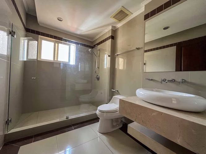 Venta de apartamento piso 12, muy amplio y con amenidades - Imagen 9