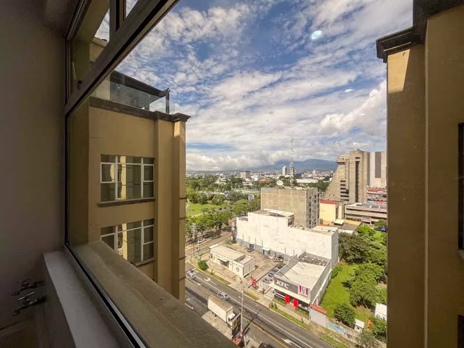 Venta de apartamento piso 12, muy amplio y con amenidades - Imagen 4