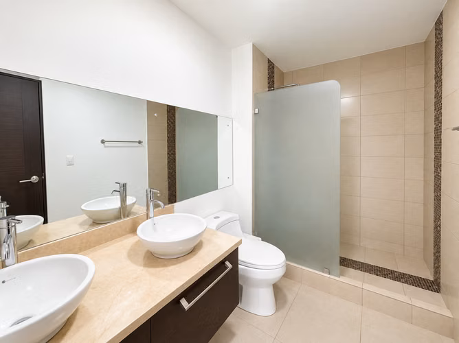 ALQUILER DE CASA ESQUINERA EN RIO PALMA, GUACHIPELIN