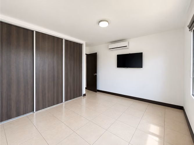 ALQUILER DE CASA ESQUINERA EN RIO PALMA, GUACHIPELIN