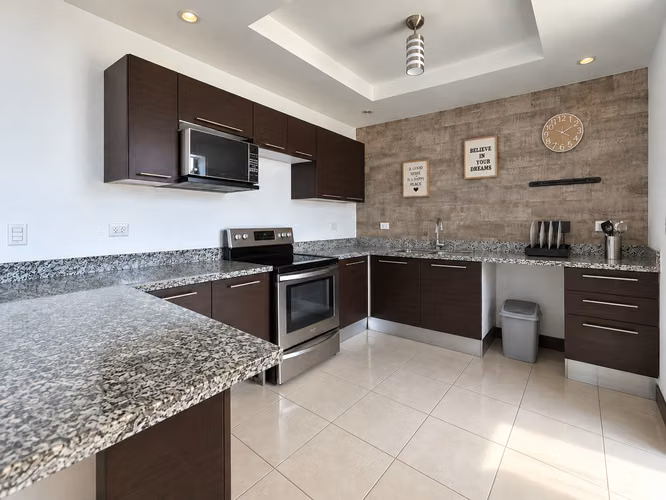 ALQUILER DE CASA ESQUINERA EN RIO PALMA, GUACHIPELIN