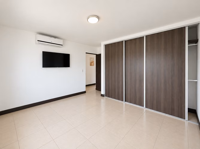 ALQUILER DE CASA ESQUINERA EN RIO PALMA, GUACHIPELIN