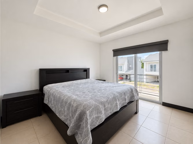 ALQUILER DE CASA ESQUINERA EN RIO PALMA, GUACHIPELIN