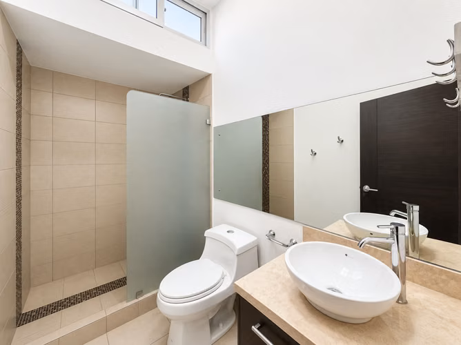 ALQUILER DE CASA ESQUINERA EN RIO PALMA, GUACHIPELIN