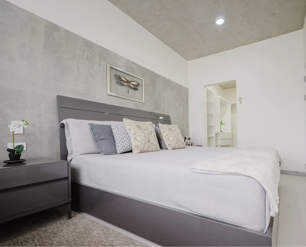 Elegante condominio de 2 dormitorios en comunidad segura en Tibás - Imagen 11
