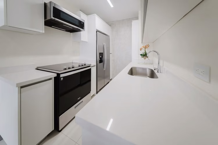 Elegante condominio de 2 dormitorios en comunidad segura en Tibás - Imagen 6