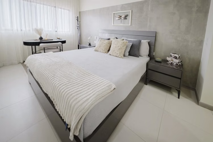 Elegante condominio de 2 dormitorios en comunidad segura en Tibás - Imagen 12