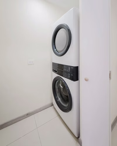 Elegante condominio de 2 dormitorios en comunidad segura en Tibás - Imagen 10