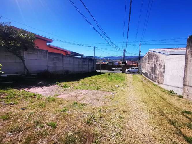 PROPIEDAD EN VENTA EN CARTAGO | 3 APARTAMENTOS + POTENCIAL DE CONSTRUIR MÁS -15 - Imagen 10