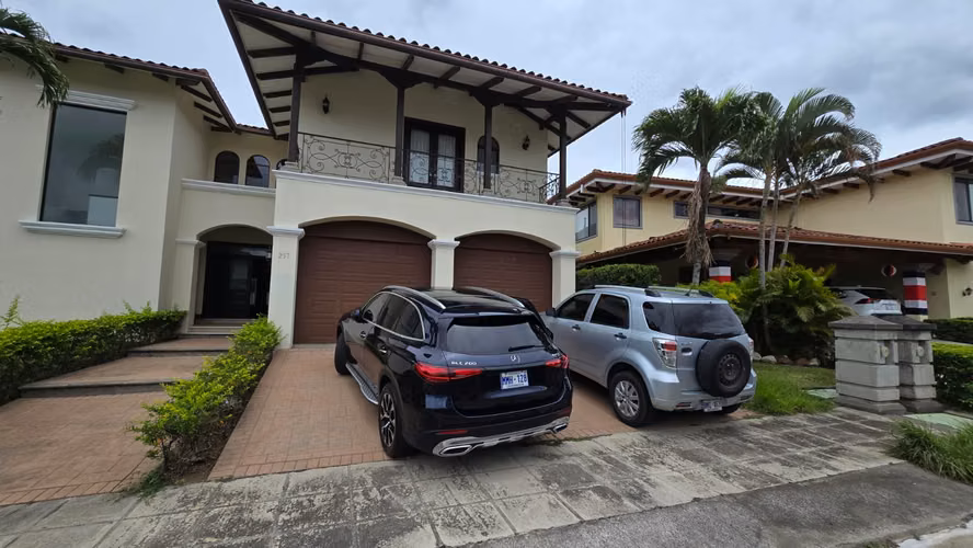 Rental Valle del Sol Santa Ana: Colonial Residence 450m ² and 4 Hab