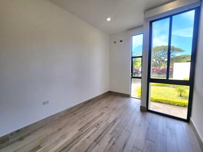 LINDORA, Santa Ana - 3DOR/2.5BA - 180 m2